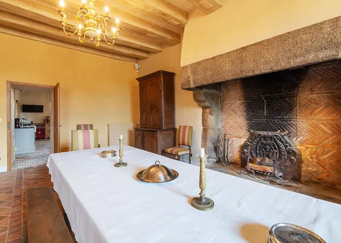 Château De Marigny - Piscine Privée 8000m2 Jardin Casa de Férias *